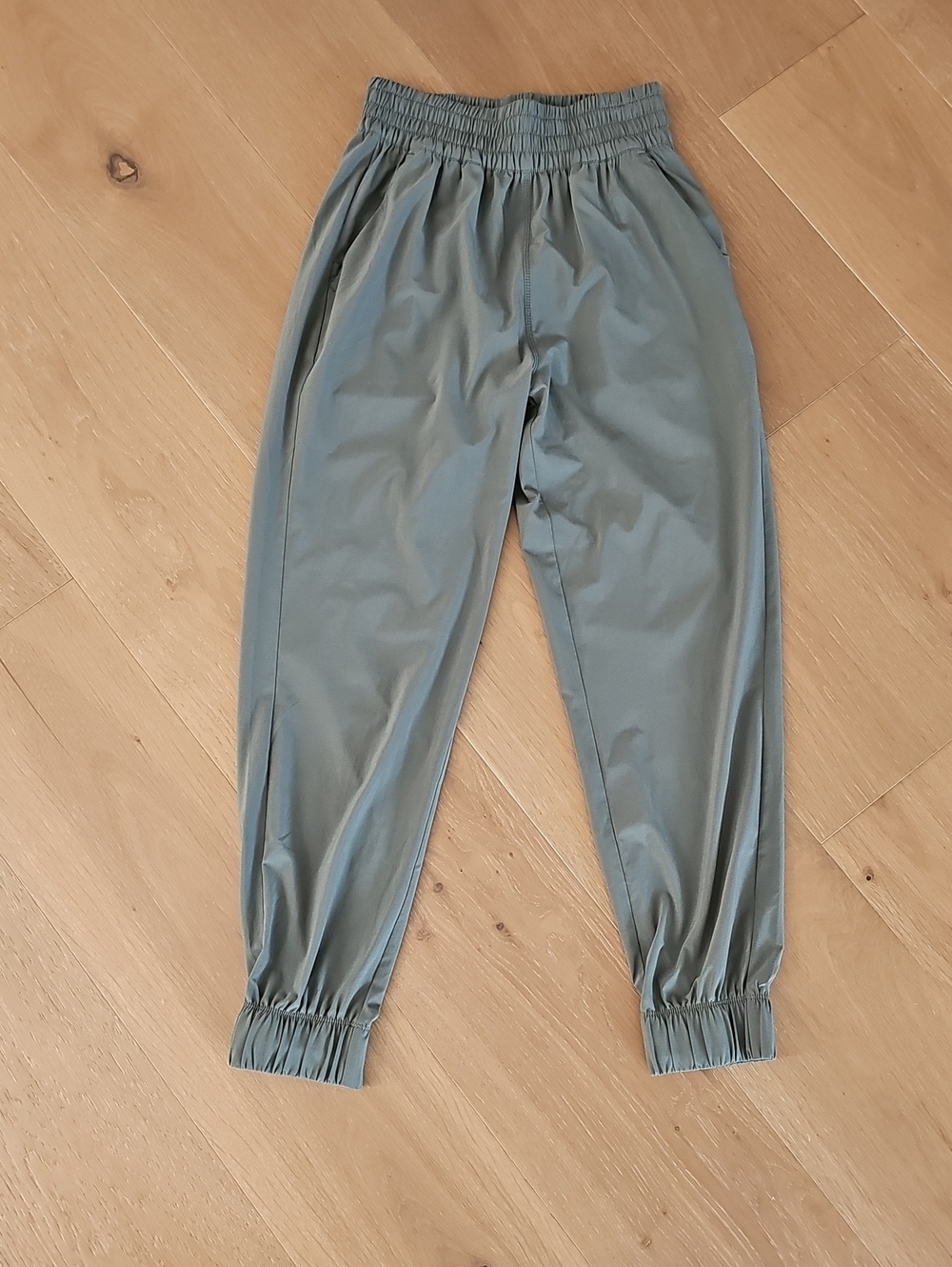 Vuori Villa Jogger – Green – Size XS - Picture 5 of 9